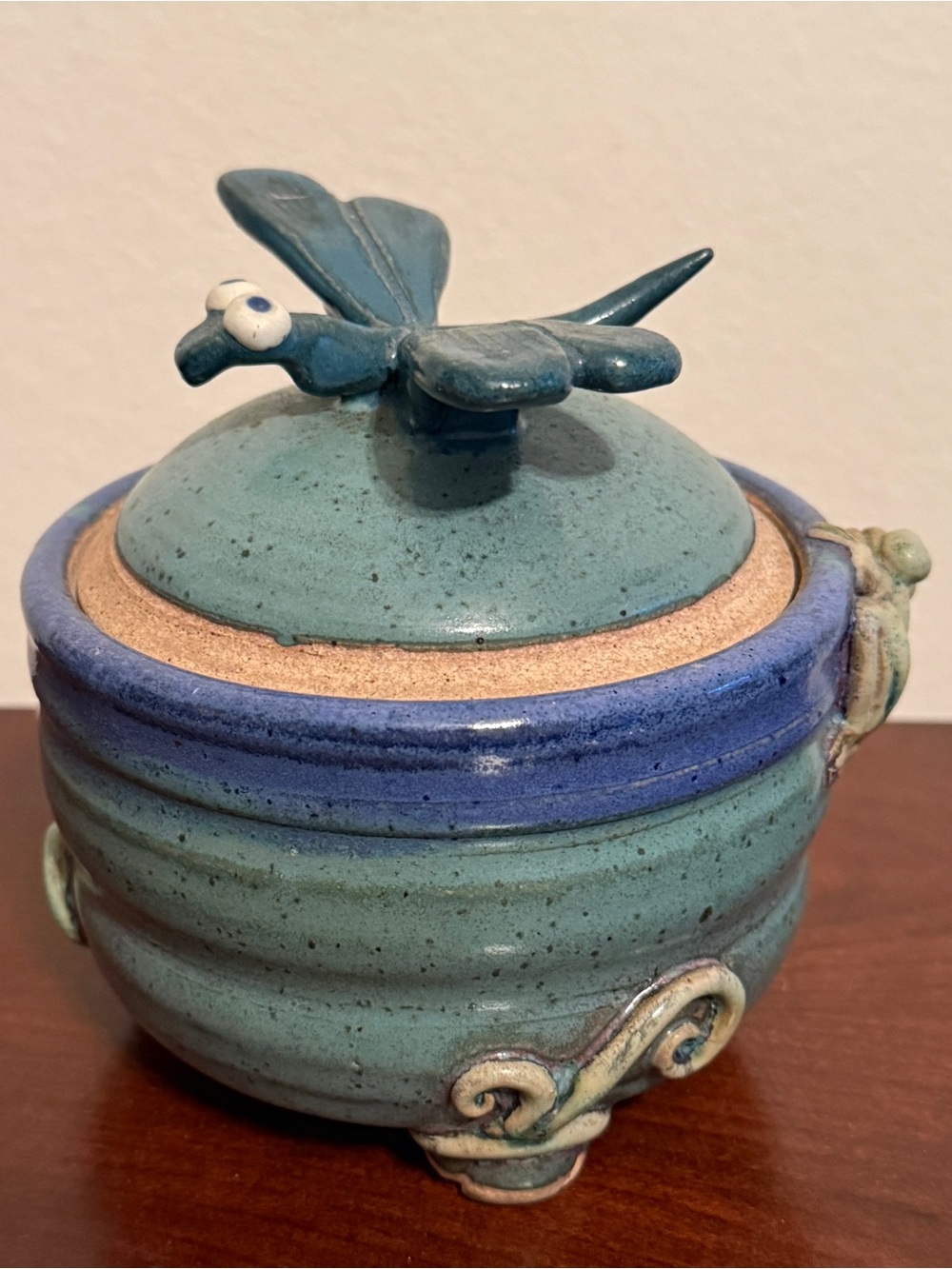 Handmade Pottery Dragonfly &
Frog Lidded Trinket Box Art Pottery Blue‎ Green